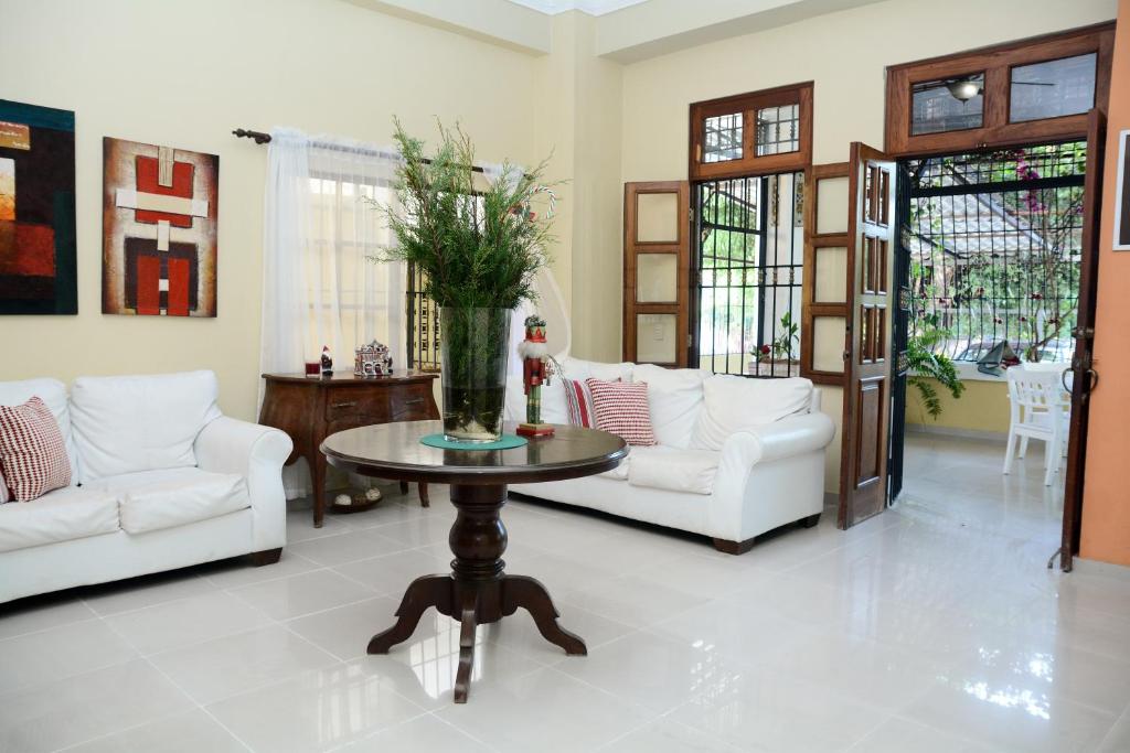 Salón con muebles clásicos